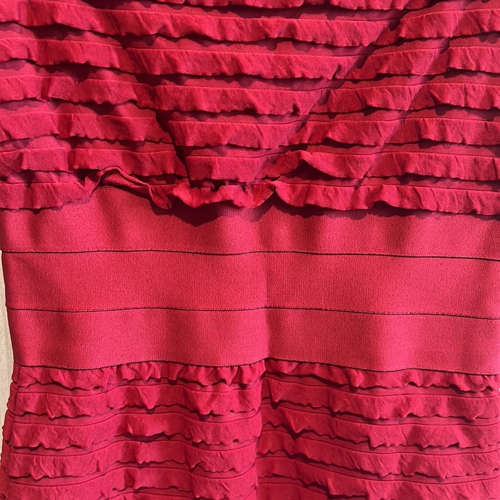 Beautiful ruby dress - Picture 3 of 5